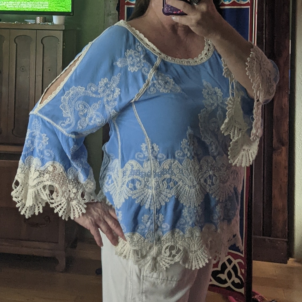 Democracy cold shoulder blouse.  Large.